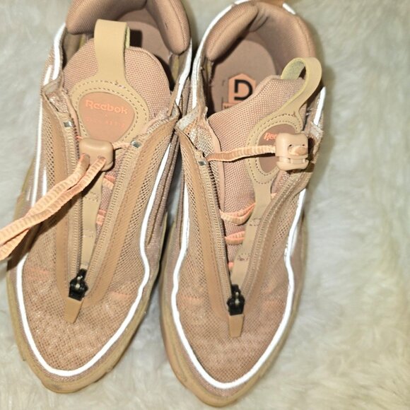 Reebok Women's DMX Series 2200 Zip sneaker Size 7 - Picture 1 of 4